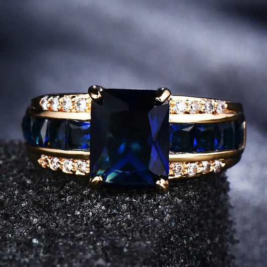 Distinguished Deep Blue Gold Ring