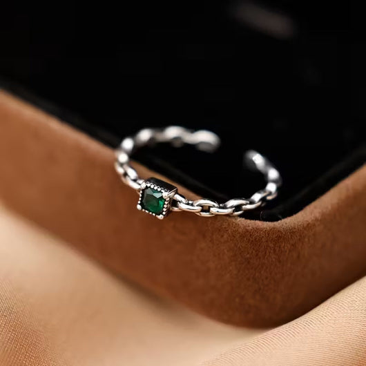 Elegant Emerald Zirconia Chain Ring