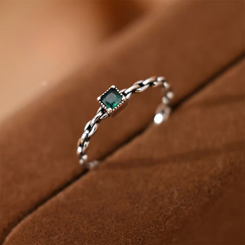 Elegant Emerald Zirconia Chain Ring