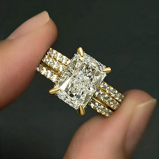Graceful Luxury Gold Ring