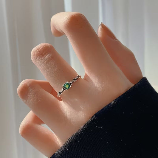 Elegant Emerald Zirconia Chain Ring