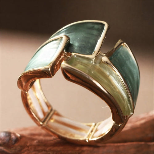 Emerald Leafshine Ring