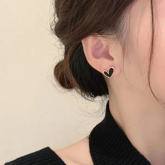 Classic Heart Earrings Gold Outline