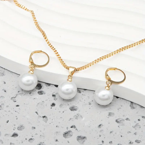 Elegant Graceful Pearl Necklace Set