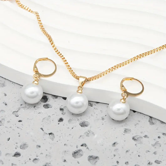 Elegant Graceful Pearl Necklace Set