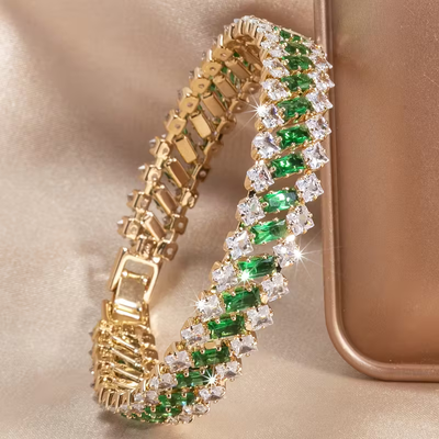 Elegant Emerald Gold Luxe Bracelet
