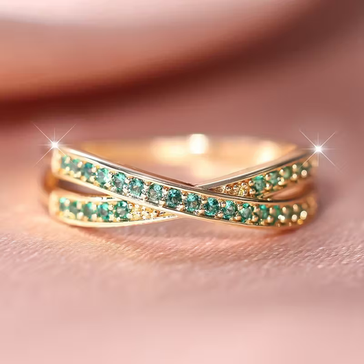 Sophisticated Emerald Gold Ring