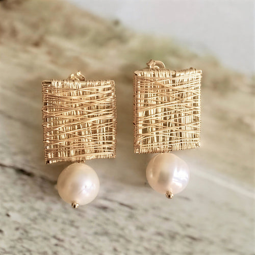 Elegant Golden Thread Pearl Earrings