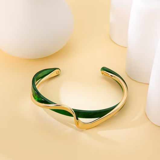 Elegant Gold Emerald Wave Bracelet