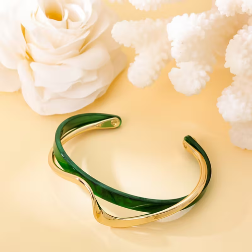 Elegant Gold Emerald Wave Bracelet