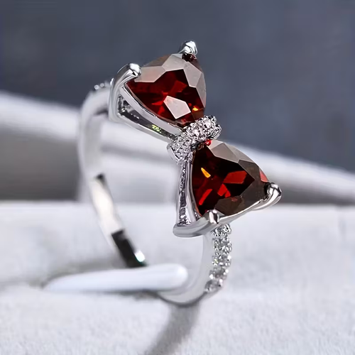 Sophisticated Emerald Bow Ring