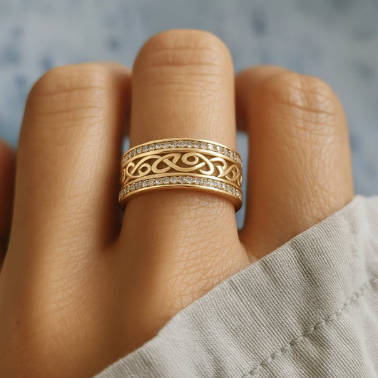 Elegant Gold Twisted Ring