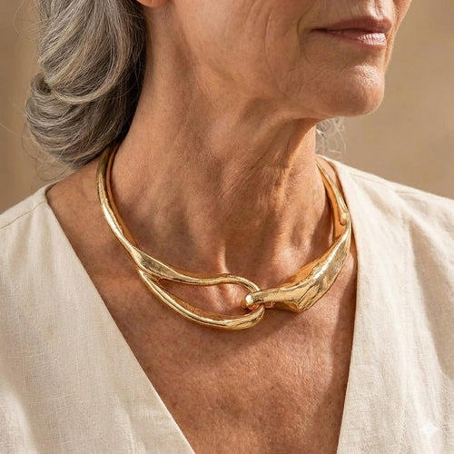Artistic Gold Collar Necklace with Asymmetric Design