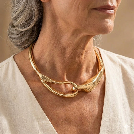Artistic Gold Collar Necklace with Asymmetric Design