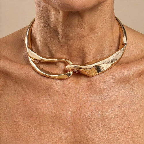 Artistic Gold Collar Necklace with Asymmetric Design